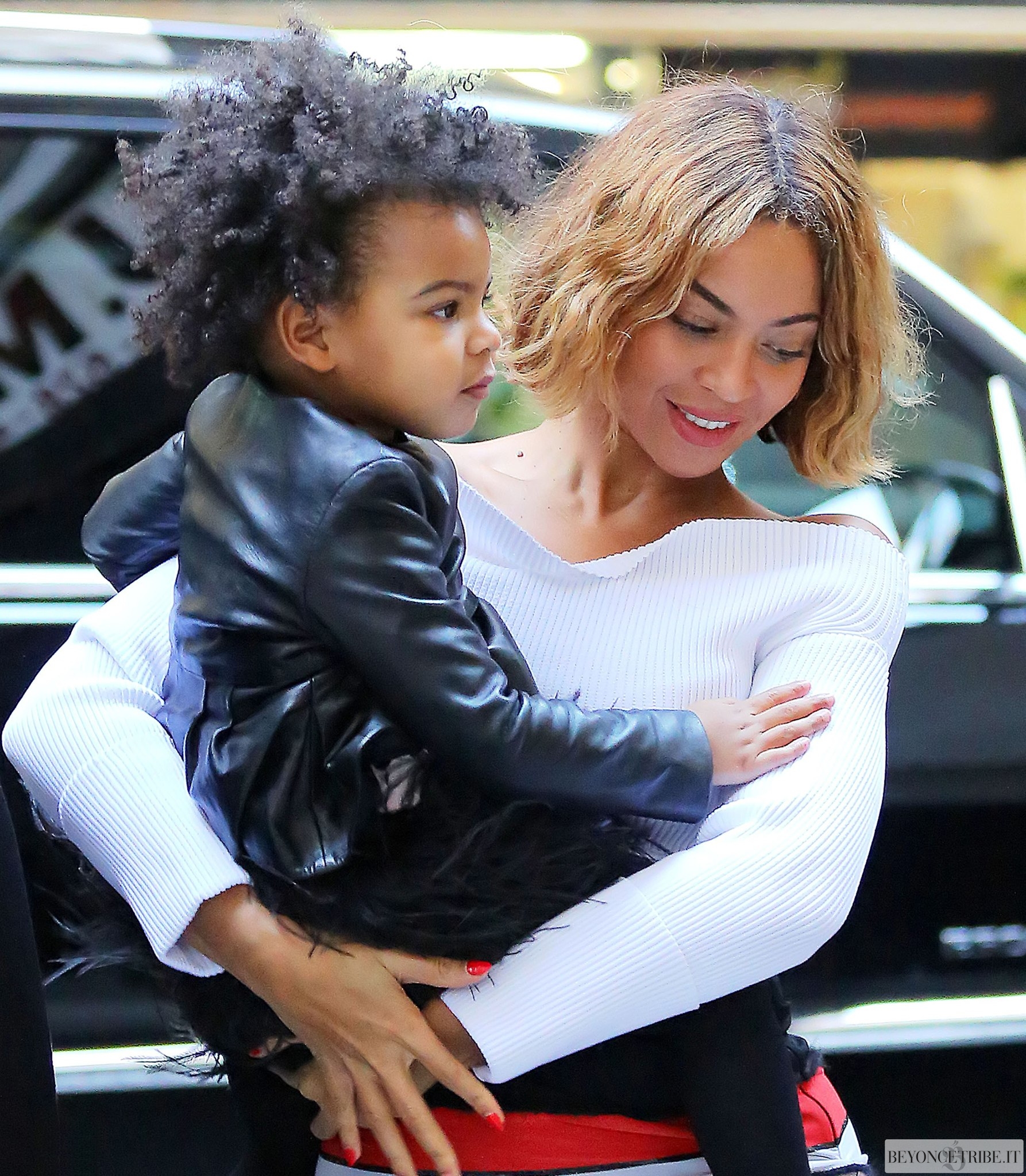 12Beyonc%C3%A9-and-Blue-Ivy-Carter-spotted-in-Midtown-New-York-4-November-2014.jpg