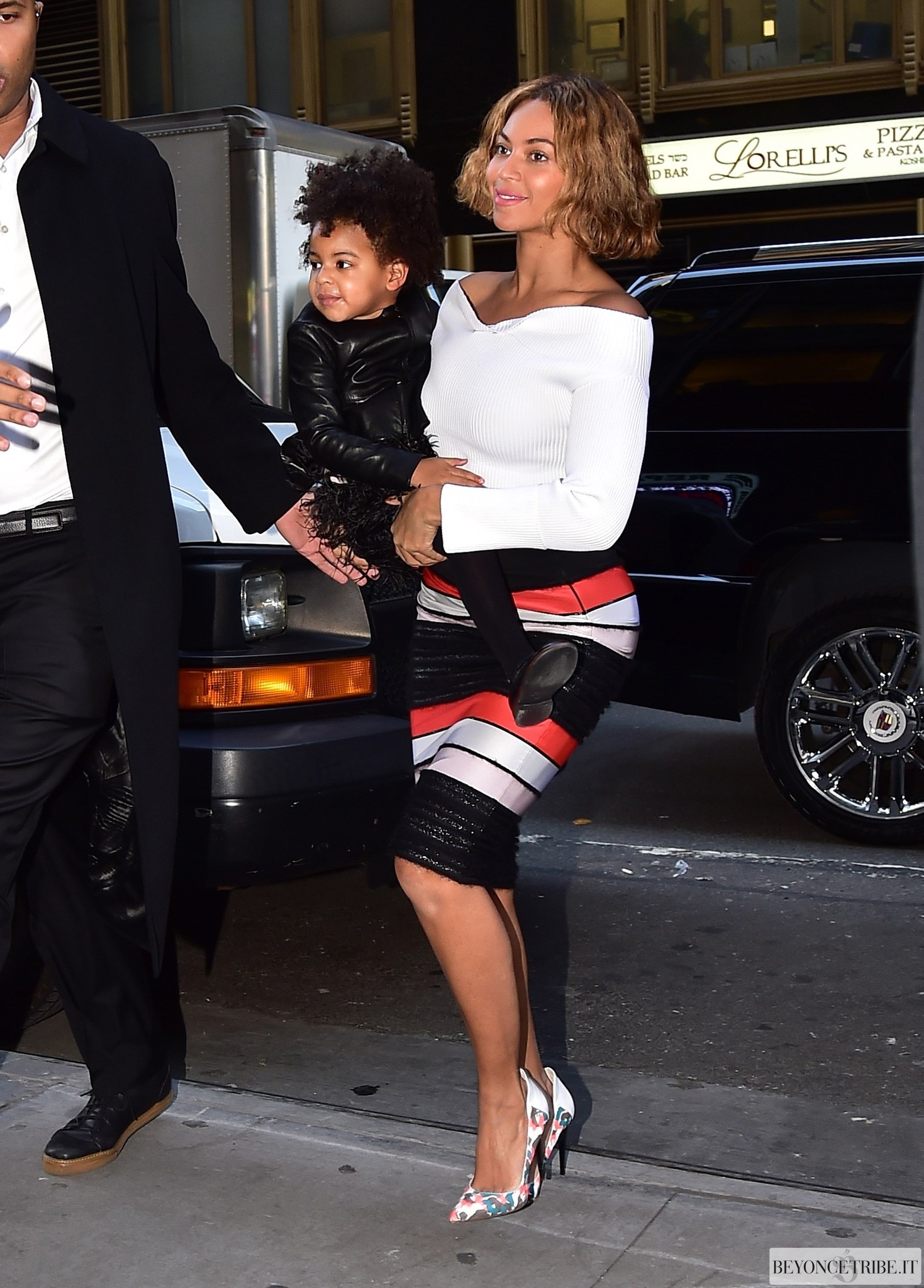 4Beyonc%C3%A9-and-Blue-Ivy-Carter-spotted-in-Midtown-New-York-4-November-2014.jpg