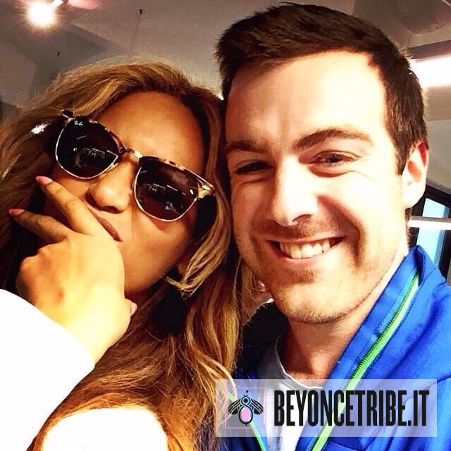 4Beyonc%C3%A9-and-Jay-at-Tidal-office-in-Oslo-Norvegia-26-may-2015.jpg