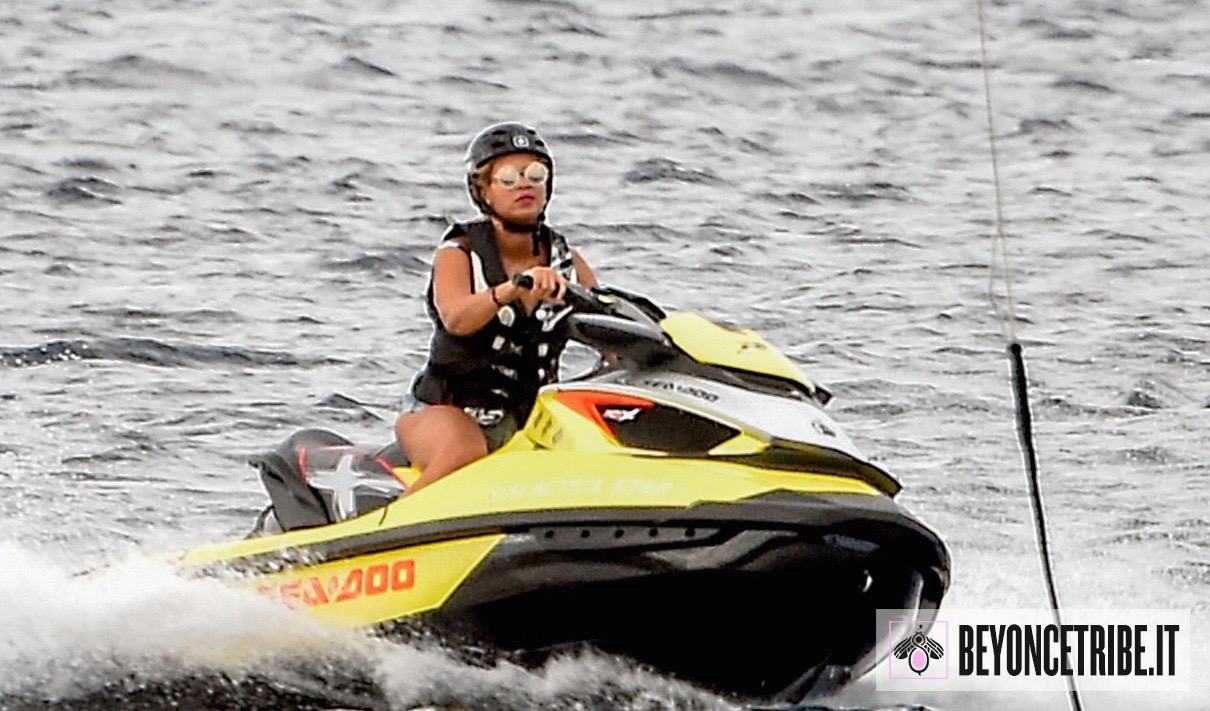 beyonce-jay-z-jet-ski-vacation-06.jpg