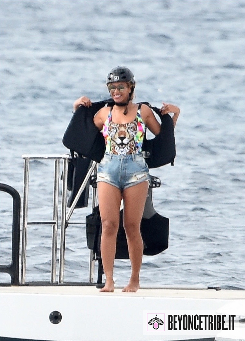 beyonce-jay-z-jet-ski-vacation-11.jpg