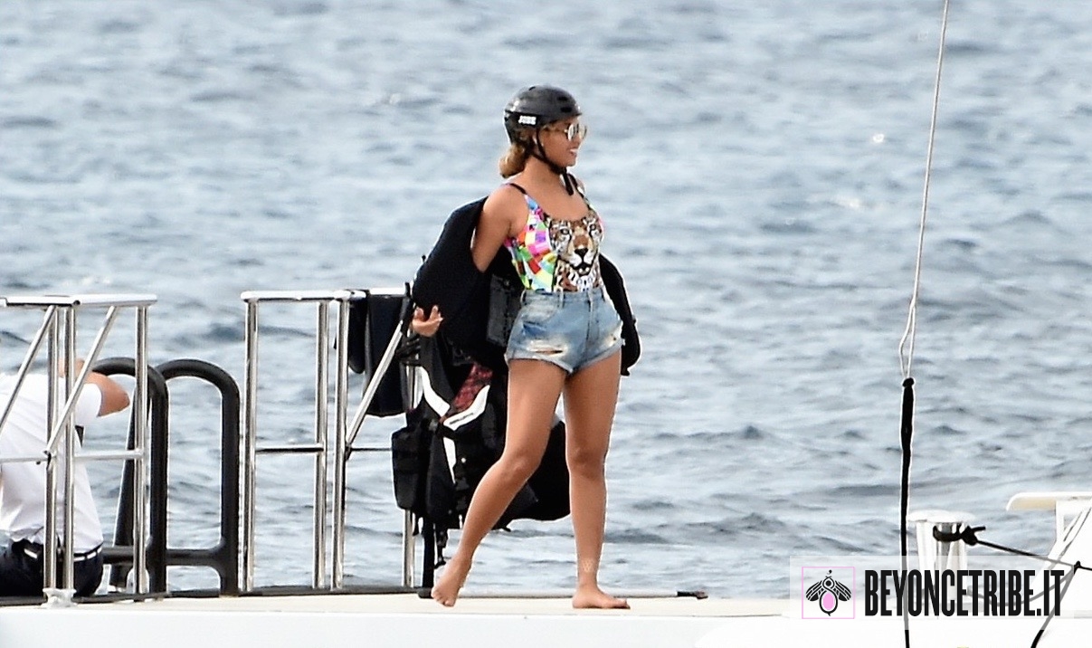 beyonce-jay-z-jet-ski-vacation-12.jpg