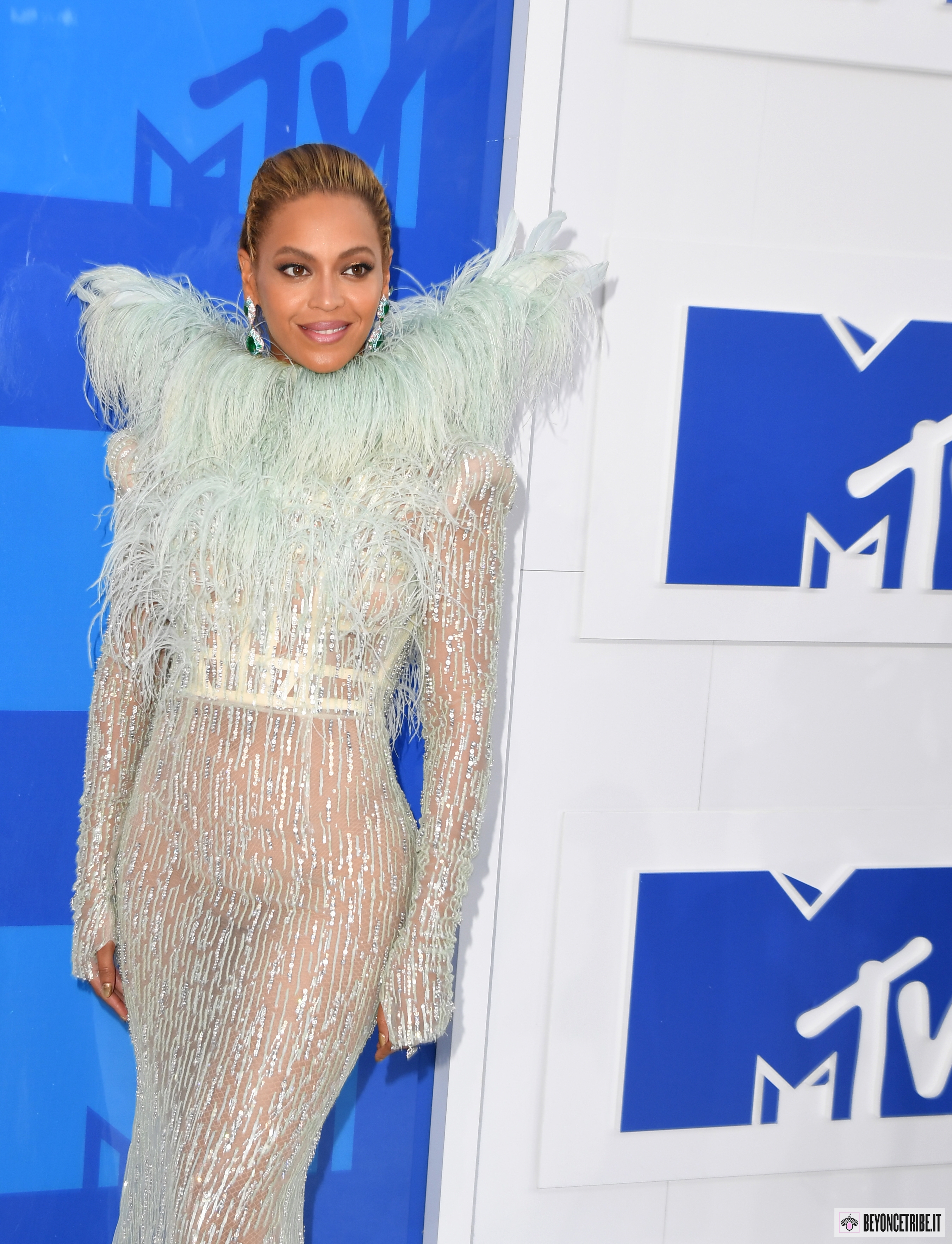 MTV-VMAs-2016-Version-Final-17.jpg